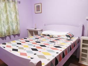 Giường trong phòng chung tại 3-Bedroom Beach House at Glamping Dome Beach Resort