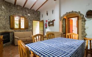 Casas Rurales Los Enebros Nerpio的休息区
