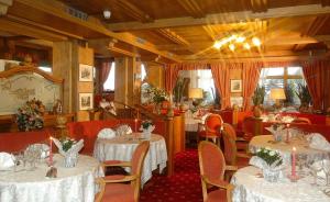 מסעדה או מקום אחר לאכול בו ב-Hotel Lorenzetti