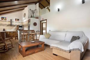 a living room with a couch and a table at Villa Africa in La Muela