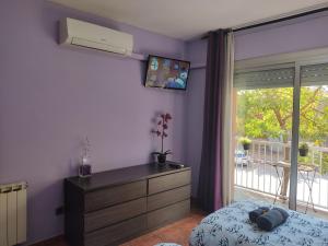 Postel nebo postele na pokoji v ubytování PISO EXTERIOR COMPLETO A 20 ' DE BARCELONA.