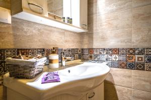 Kúpeľňa v ubytovaní Iro City and Beach Boutique Homes + 37 fotografií