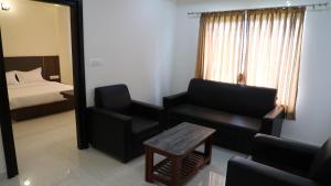 A bed or beds in a room at DC comforts