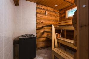 Imagen de la galería de Vanatuuliku log house with sauna, en Rannaküla