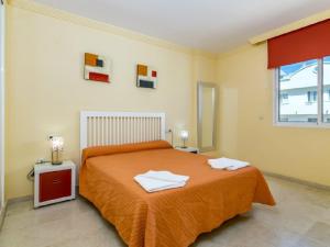 a bedroom with a bed with two towels on it at Apartamento 337 in Marbella