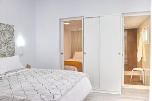 Ένα ή περισσότερα κρεβάτια σε δωμάτιο στο Apartamento Isabella Vejer +18 φωτογραφίες
