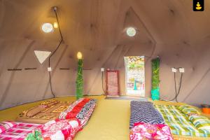 Katil atau katil-katil dalam bilik di LivingStone Snow Region Campsite +29 gambar