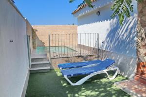The swimming pool at or close to Bungalow La Roa I