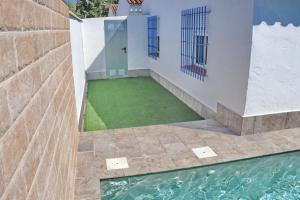 The swimming pool at or close to Bungalow La Roa I