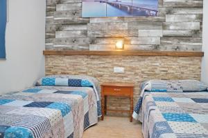 A bed or beds in a room at Bungalow La Roa I