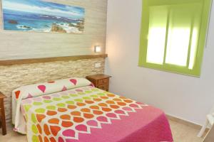 A bed or beds in a room at Bungalow La Roa I