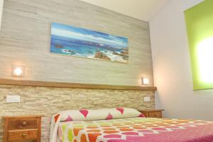 A bed or beds in a room at Bungalow La Roa I