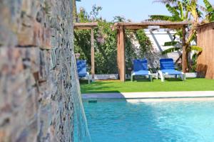 The swimming pool at or close to Bungalow La Roa I