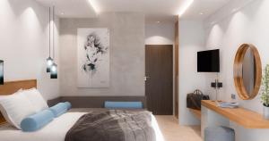 een slaapkamer met een bed en een spiegel bij Hotel Aethria in Limenas