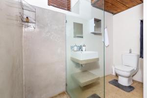 Ένα μπάνιο στο 10 Oyster Walk +29 φωτογραφίες