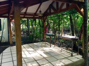 صورة لـ Palm Tree Resort with Pool 5 Min Walk to 3 Beaches في Tempate