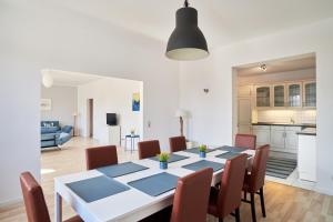 a dining room and kitchen with a table and chairs at Ferienwohnung Hafenbucht Moba-Travel in Travemünde