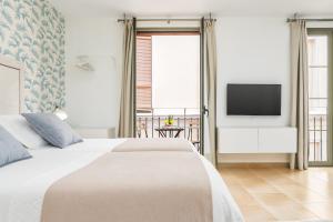 A bed or beds in a room at iloftmalaga Carretería - Puerta de Antequera