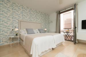A bed or beds in a room at iloftmalaga Carretería - Puerta de Antequera