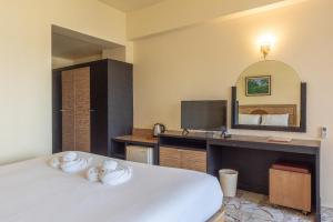 Postel nebo postele na pokoji v ubytování Nonthaburi Palace Hotel