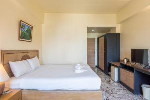 Postel nebo postele na pokoji v ubytování Nonthaburi Palace Hotel