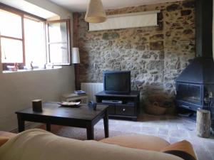 a living room with a couch and a fireplace at BAIX EMPORDÀ. Increíble casa en pueblo medieval in Cruïlles