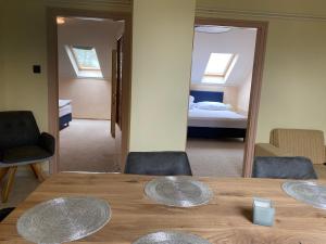 A bed or beds in a room at Home Sweet Apartment XL