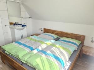 Ein Bett oder Betten in einem Zimmer der Unterkunft Seevilla Wietjes Whg 5