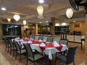 Restaurace v ubytování Anda White Beach Resort