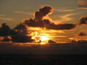 Blick auf den Sonnenuntergang/Sonnenaufgang von der Ferienwohnung aus oder aus der Nähe