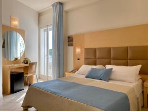 Ένα ή περισσότερα κρεβάτια σε δωμάτιο στο Hotel Granada