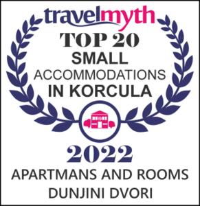 una señal con una corona de laurel y una foto de un laurel en Apartmans and Rooms Dunjini Dvori, en Korčula