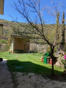 A garden outside Casa Rural El Edén del Ungría