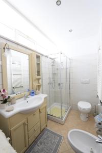a bathroom with a sink and a shower and a toilet at Alloggio Turistico Zio Benny in Fondi