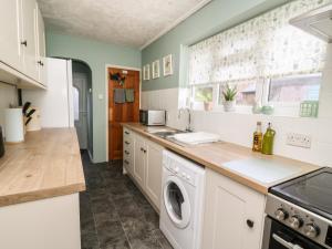 Kuchyň nebo kuchyňský kout v ubytování Cornerways, 8 North Lane + 6 fotografií