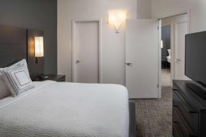 Postel nebo postele na pokoji v ubytování Sonesta ES Suites New Orleans Convention Center
