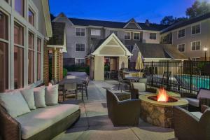 a patio with chairs and a fire pit in a courtyard at Sonesta ES Suites Atlanta Kennesaw Town Center in Kennesaw
