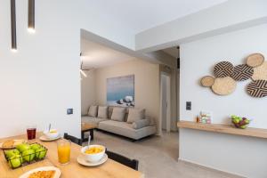 a living room with a table and a couch at Moncasa Al centro in Lixouri