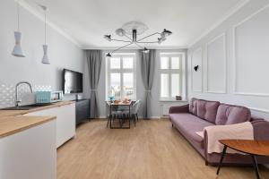 Televízia a/alebo spoločenská miestnosť v ubytovaní Noakowskiego 16 - Premium Designed Apartments by Noclegi Renters