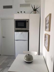 A kitchen or kitchenette at Holidays2Malaga Alta Street 1 bedroom High Speed WIFI