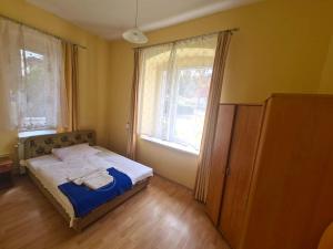 Posteľ alebo postele v izbe v ubytovaní OWR Relax - Hostel położony blisko atrakcji turystycznych