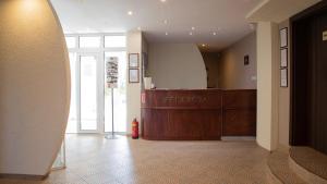 a lobby with a reception desk in a building at Vector-Property in Tarnowo Podgórne
