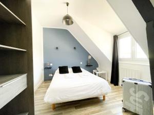 Postel nebo postele na pokoji v ubytování La Marine