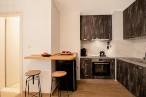 Dapur atau dapur kecil di Studio Costele Luxurious apt in the heart of Corfu