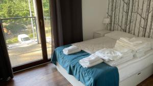 Posteľ alebo postele v izbe v ubytovaní Apartament nad jeziorem , ZEFIR