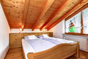 Postel nebo postele na pokoji v ubytování Haus am Balsberg