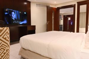 Postel nebo postele na pokoji v ubytování Quiet Dreams - Serviced Apartments King abdul Aziz Street Branch