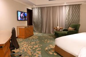 TV a/nebo společenská místnost v ubytování Quiet Dreams - Serviced Apartments King abdul Aziz Street Branch
