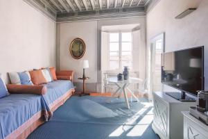 Televízia a/alebo spoločenská miestnosť v ubytovaní Palazzo Feroci - Residenza d'epoca
