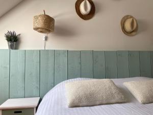 Un pat sau paturi într-o cameră la Chez Malouga